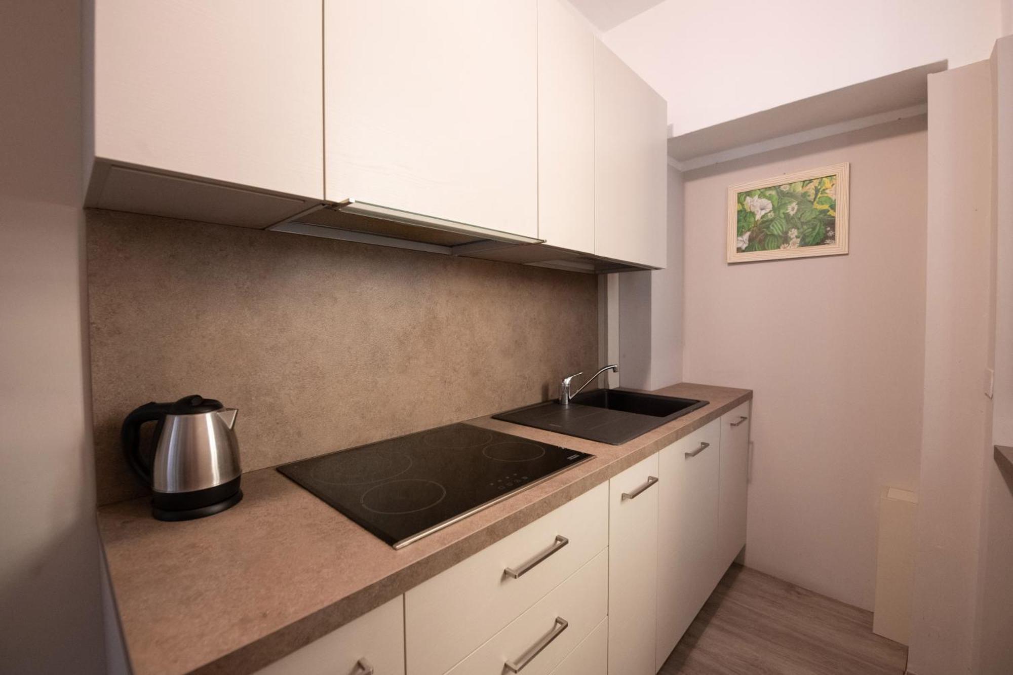 Alessi Appartamenti Desenzano del Garda Exterior foto