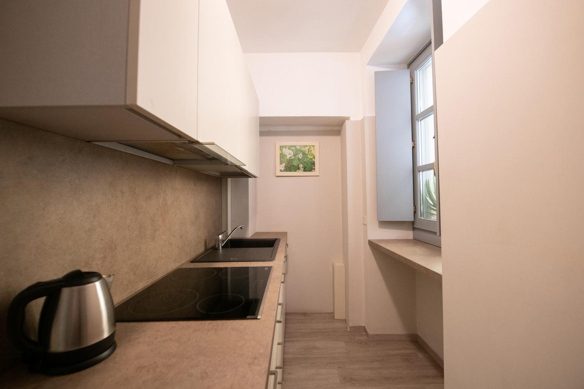 Alessi Appartamenti Desenzano del Garda Exterior foto