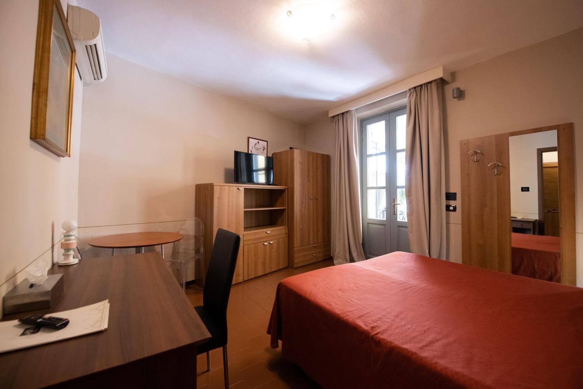 Alessi Appartamenti Desenzano del Garda Exterior foto