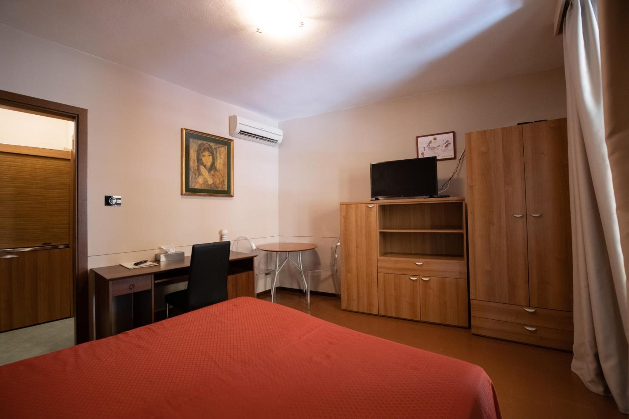 Alessi Appartamenti Desenzano del Garda Exterior foto