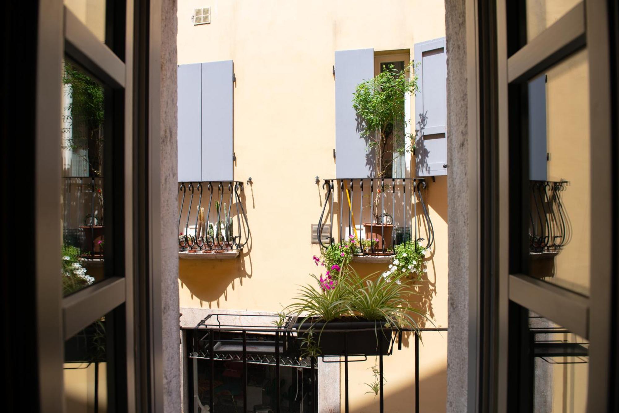 Alessi Appartamenti Desenzano del Garda Exterior foto