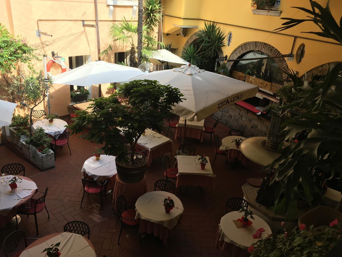 Alessi Appartamenti Desenzano del Garda Exterior foto