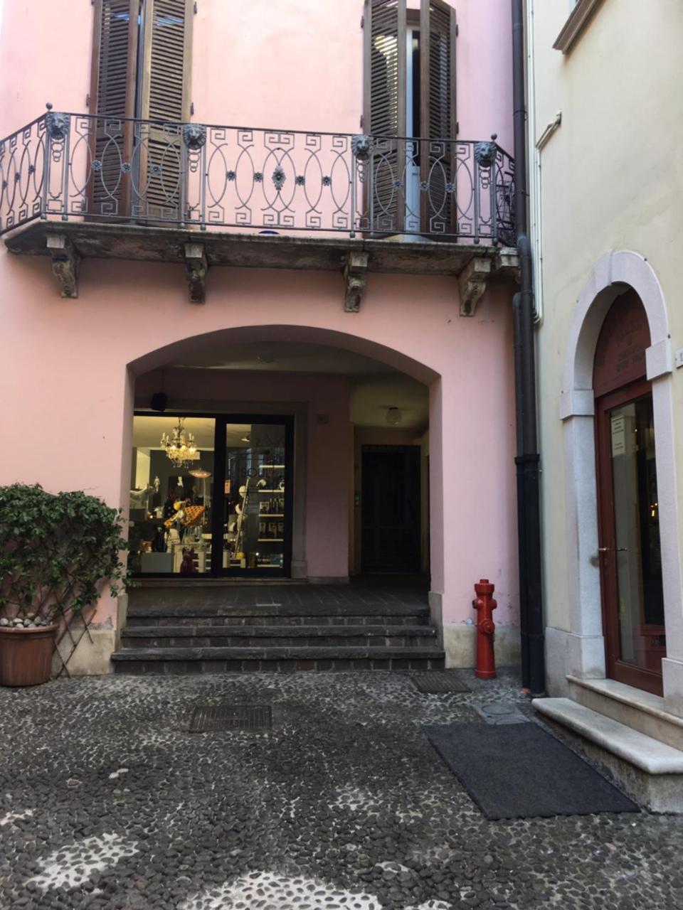 Alessi Appartamenti Desenzano del Garda Exterior foto